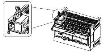バッテリの装着位置と交換方法_CP2E